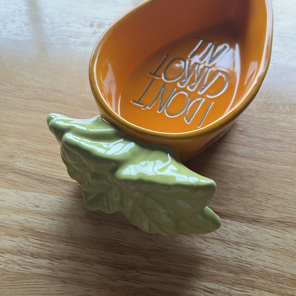 “EASTER SPECIAL FREE SHIPPING” NWT Rae Dunn “I Don’t Carrot All” ceramic dish - Picture 2 of 4